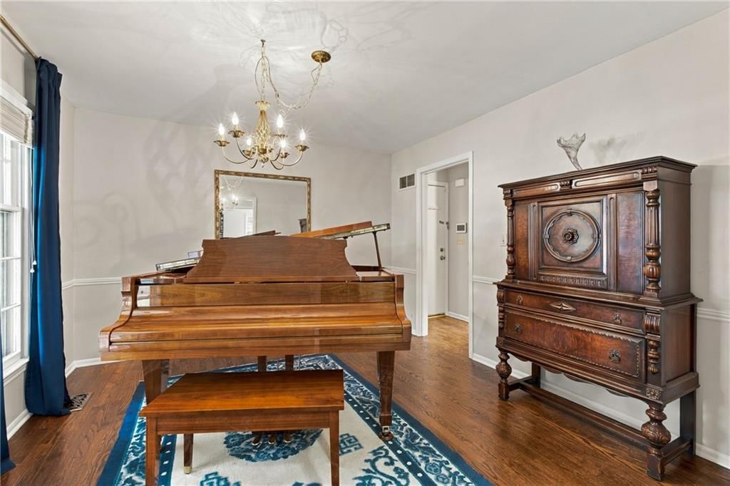 Statement lighting at 9320 W 113th Street, Overland Park, KS 66210