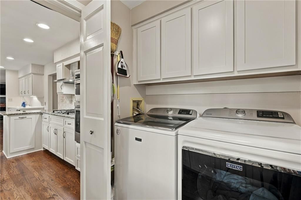 Photo 14 of 36 - 9320 W 113th Street, Overland Park, KS 66210