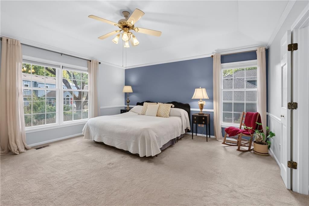 Photo 16 of 36 - 9320 W 113th Street, Overland Park, KS 66210