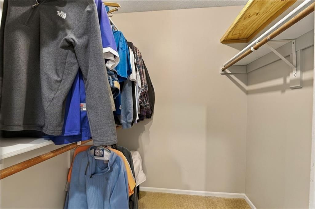 Photo 22 of 36 - 9320 W 113th Street, Overland Park, KS 66210