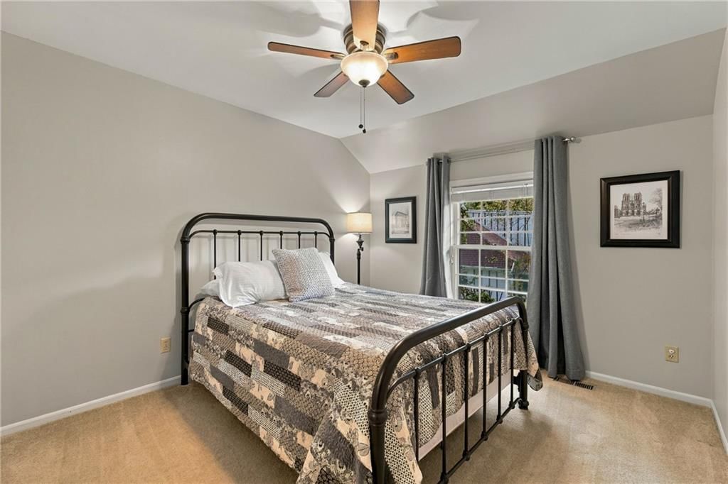 Photo 23 of 36 - 9320 W 113th Street, Overland Park, KS 66210
