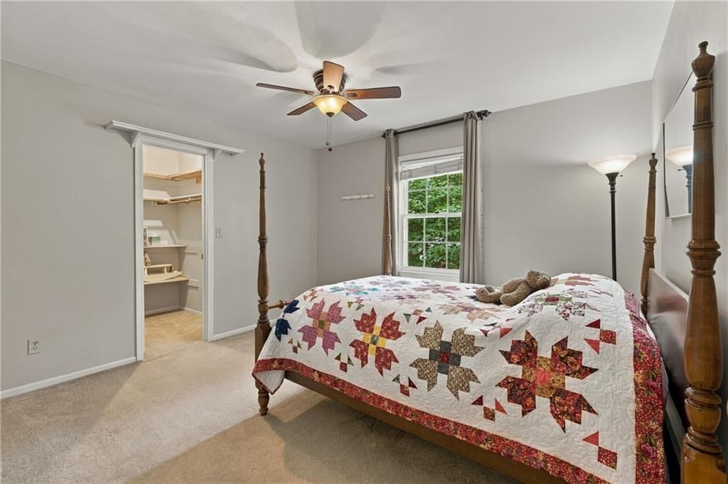 Photo 24 of 36 - 9320 W 113th Street, Overland Park, KS 66210