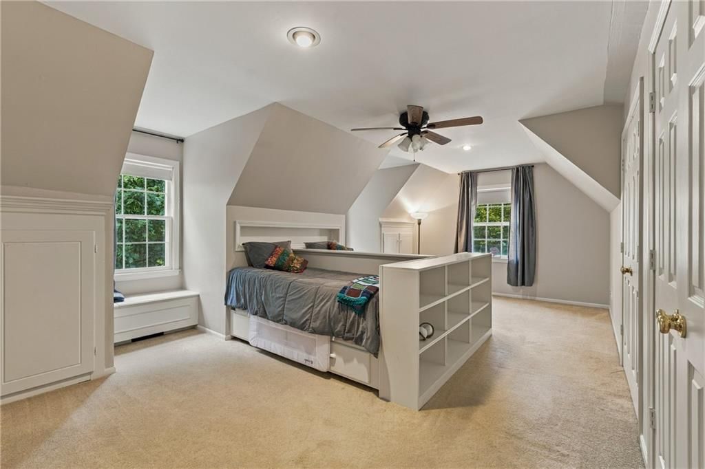 Photo 25 of 36 - 9320 W 113th Street, Overland Park, KS 66210