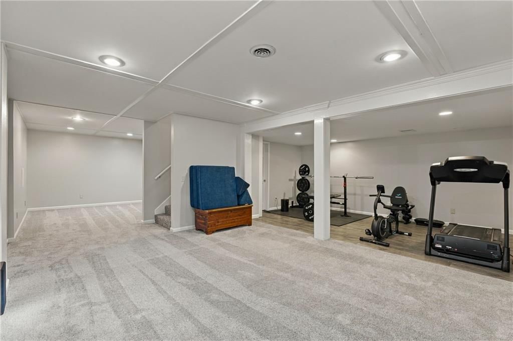 Photo 28 of 36 - 9320 W 113th Street, Overland Park, KS 66210