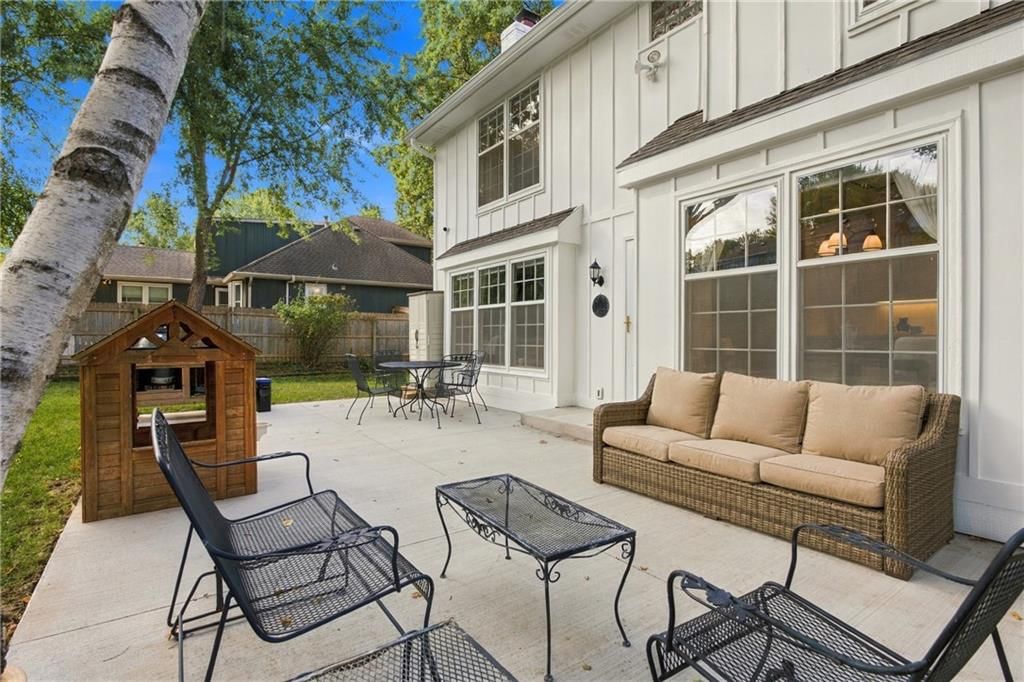 Photo 31 of 36 - 9320 W 113th Street, Overland Park, KS 66210