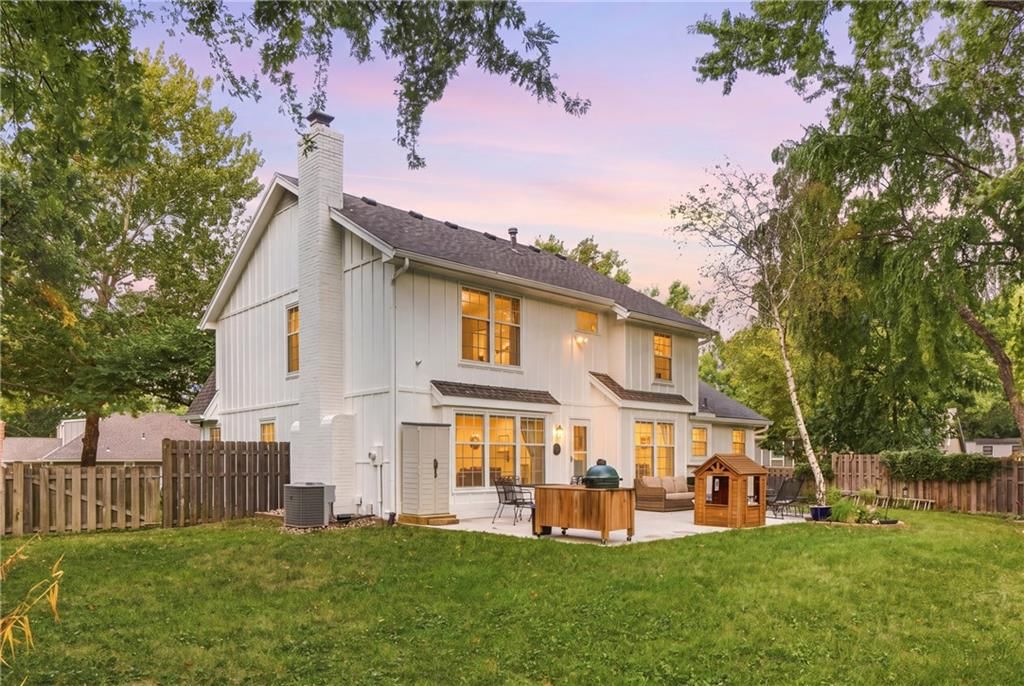 Photo 33 of 36 - 9320 W 113th Street, Overland Park, KS 66210