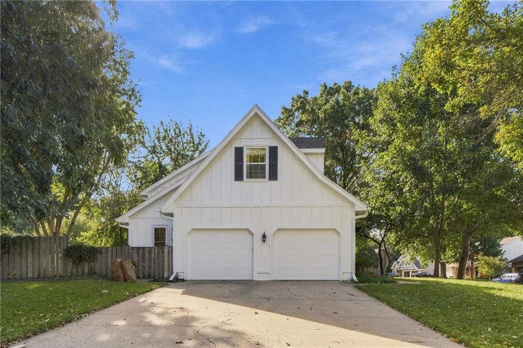 Photo 34 of 36 - 9320 W 113th Street, Overland Park, KS 66210