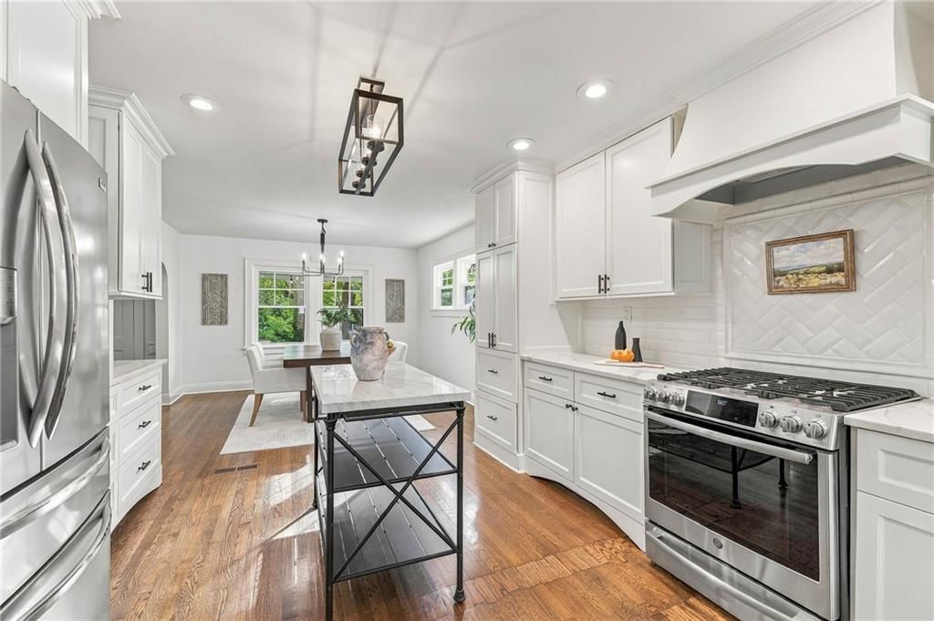 6400 Morningside Drive, Kansas City, MO: listing photo 3