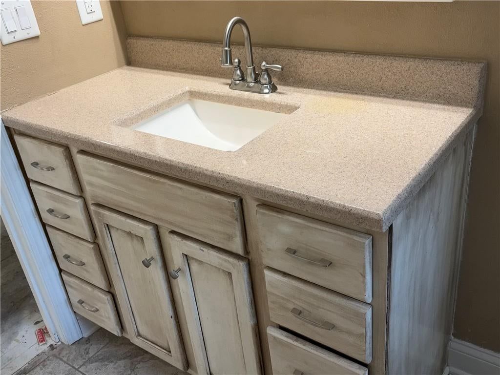 Photo 12 of 15 - 209 Renee Lane, Garden City, MO 64747