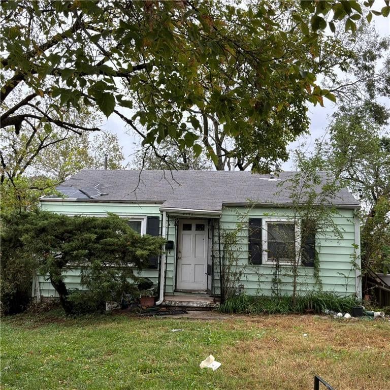 Photo 2 of 9 - 2743 31 Street N, Kansas City, KS 66104