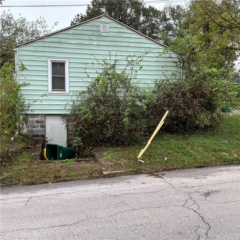 Photo 3 of 9 - 2743 31 Street N, Kansas City, KS 66104