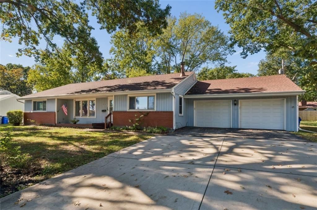 841 S Water Street, Olathe, KS: listing photo 3