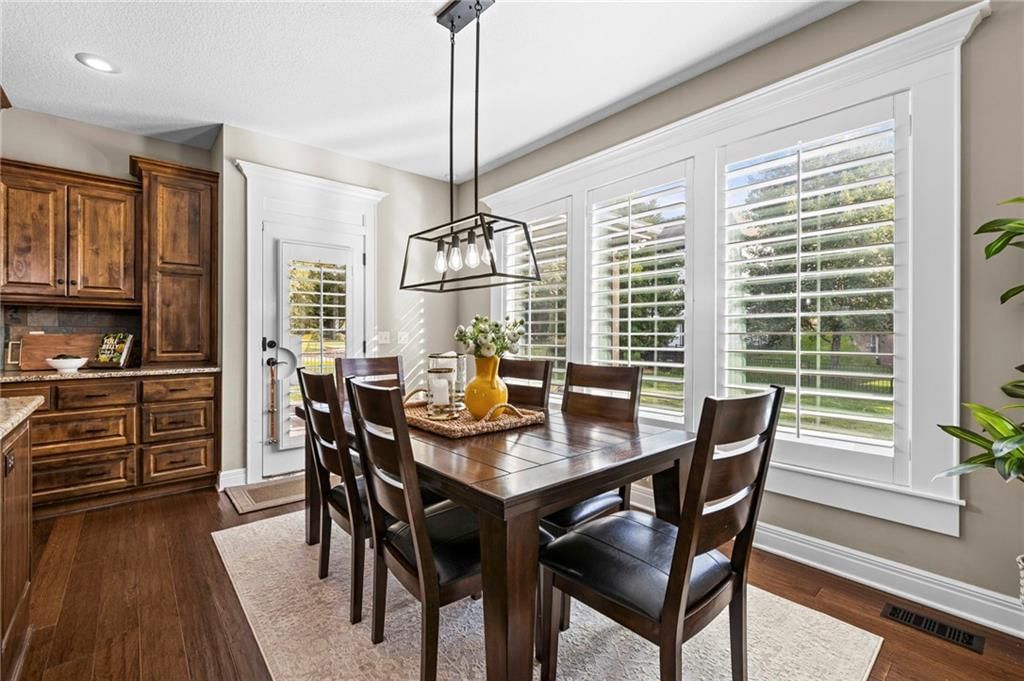 Photo 7 of 14 - 9411 W 163rd Terrace, Overland Park, KS 66085