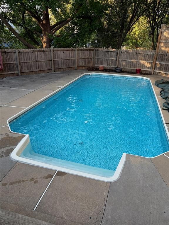1005 SW HIAWATHA Drive, Blue Springs, MO: listing photo 2