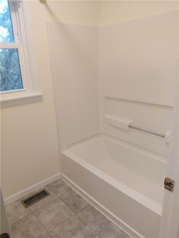 Photo 18 of 32 - 10010 James A Reed Road, Kansas City, MO 64134