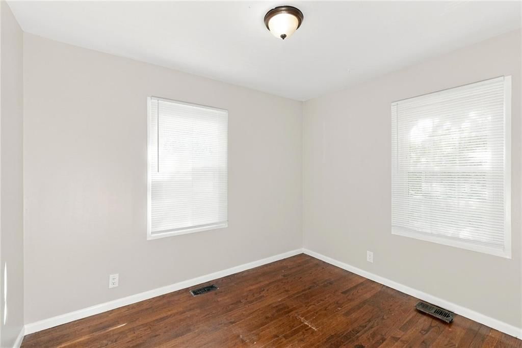 Photo 18 of 26 - 400 N Ponca Drive, Independence, MO 64056