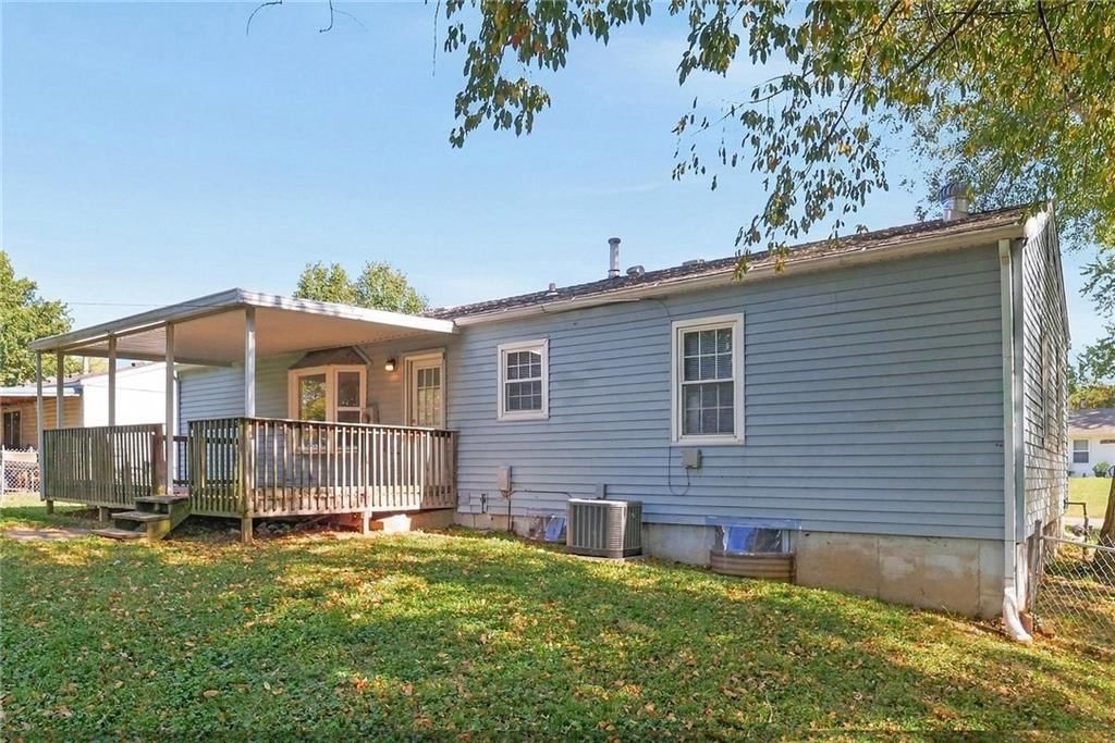 Photo 24 of 26 - 400 N Ponca Drive, Independence, MO 64056