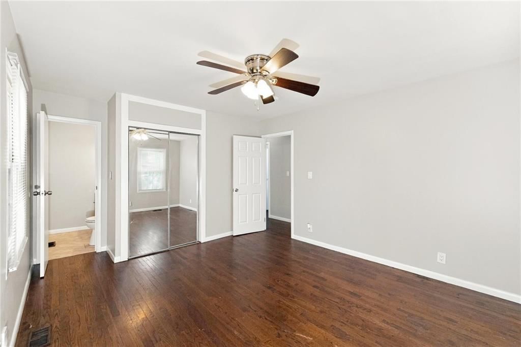 Photo 15 of 26 - 400 N Ponca Drive, Independence, MO 64056