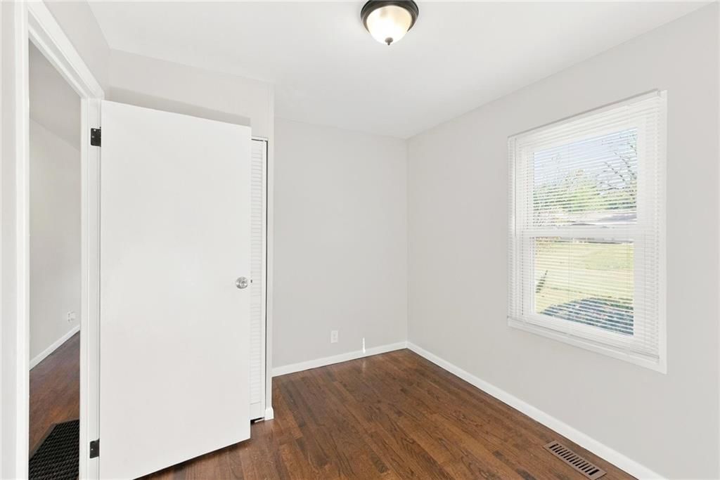 Photo 20 of 26 - 400 N Ponca Drive, Independence, MO 64056