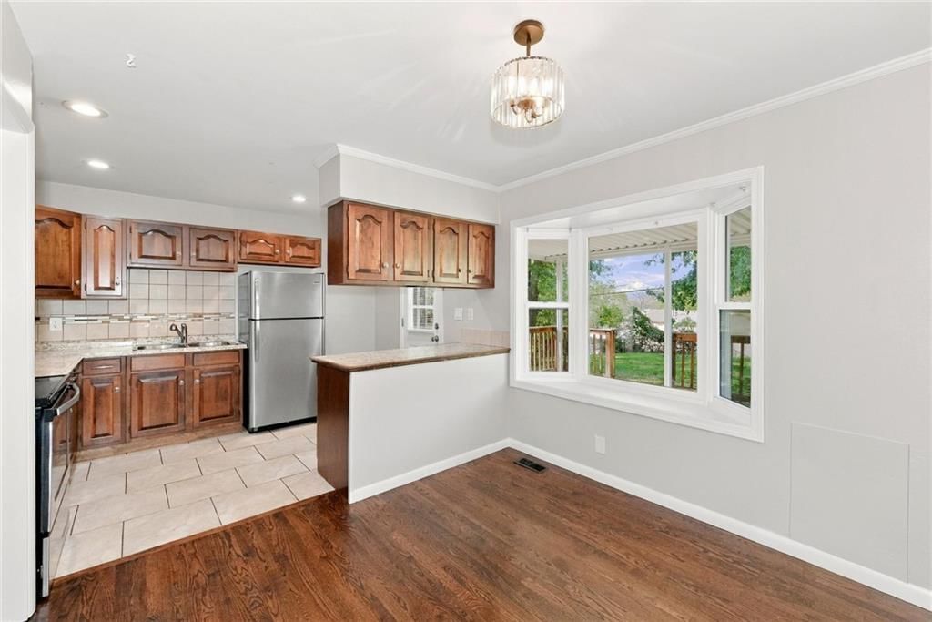 Photo 8 of 26 - 400 N Ponca Drive, Independence, MO 64056