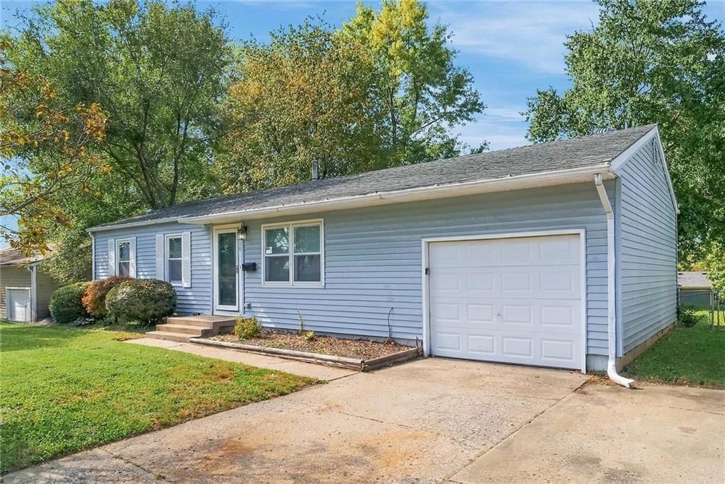 400 N Ponca Drive, Independence, MO: listing photo 2