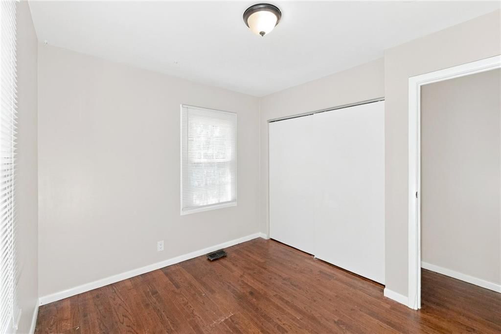 Photo 22 of 26 - 400 N Ponca Drive, Independence, MO 64056