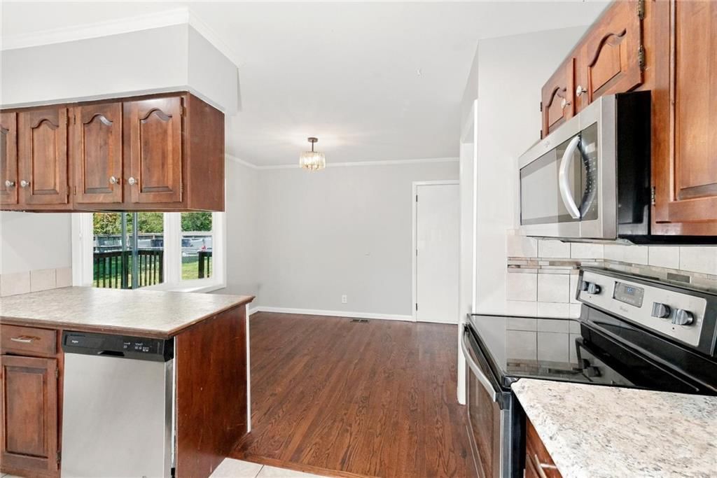 Photo 13 of 26 - 400 N Ponca Drive, Independence, MO 64056