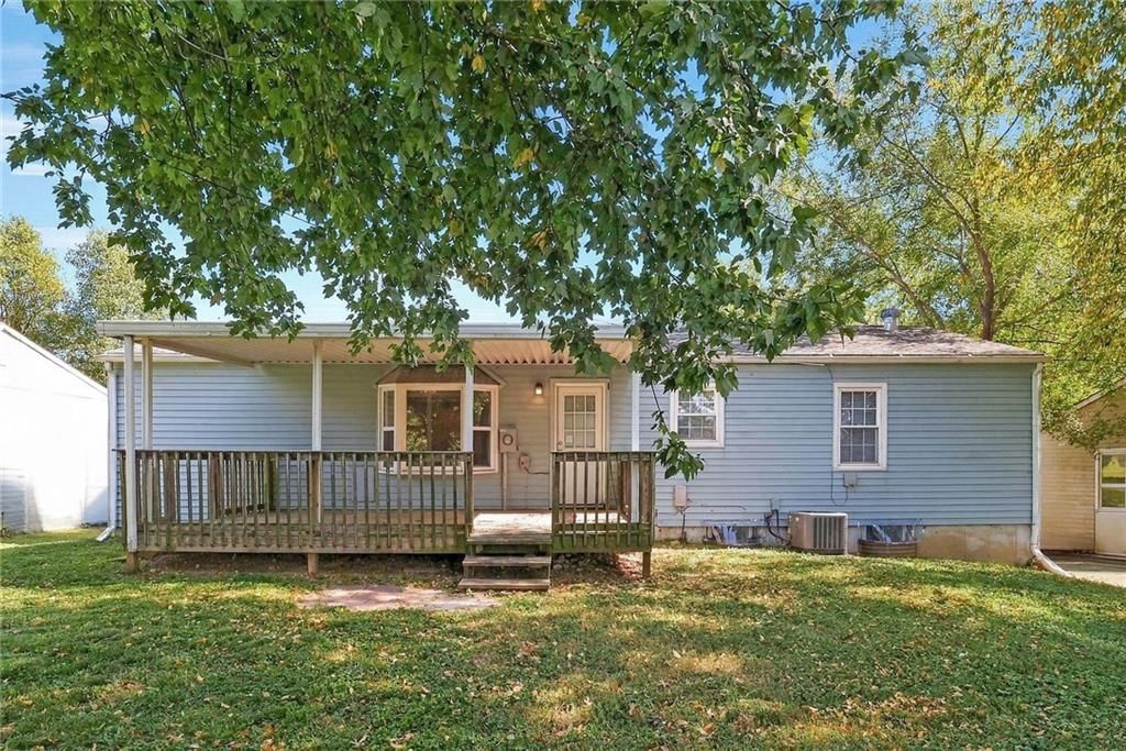 Photo 25 of 26 - 400 N Ponca Drive, Independence, MO 64056