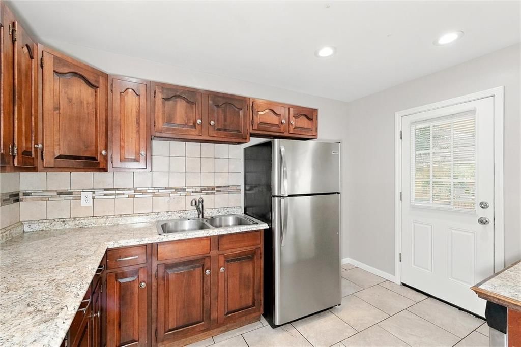 Photo 12 of 26 - 400 N Ponca Drive, Independence, MO 64056