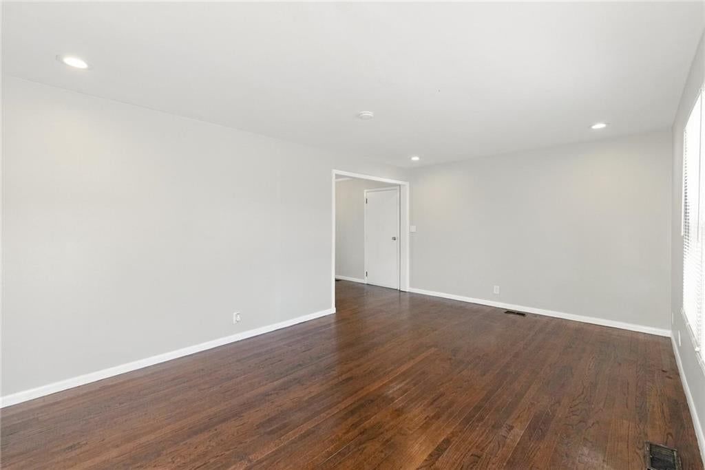 Photo 6 of 26 - 400 N Ponca Drive, Independence, MO 64056