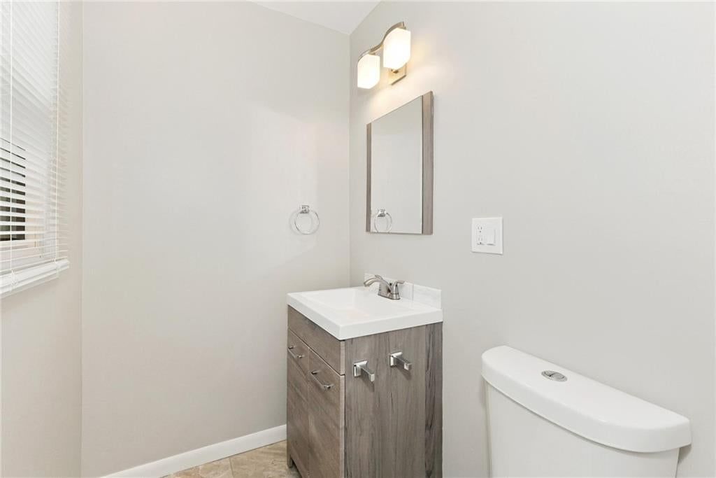Photo 17 of 26 - 400 N Ponca Drive, Independence, MO 64056