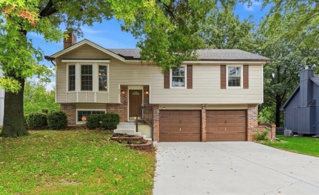 106 S Chambery Drive, Olathe, KS