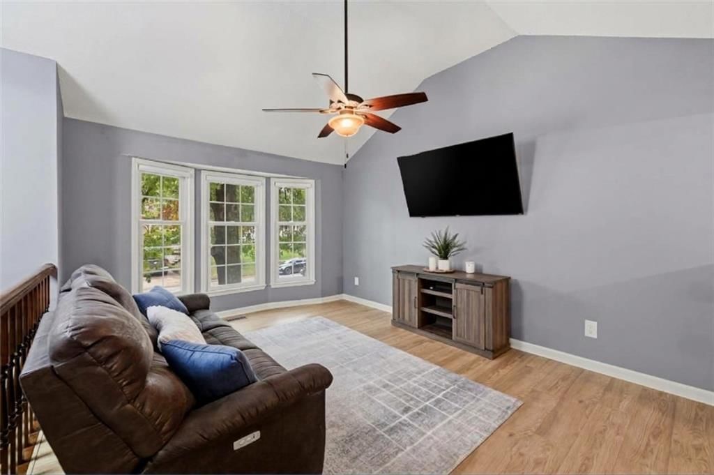 106 S Chambery Drive, Olathe, KS: listing photo 2