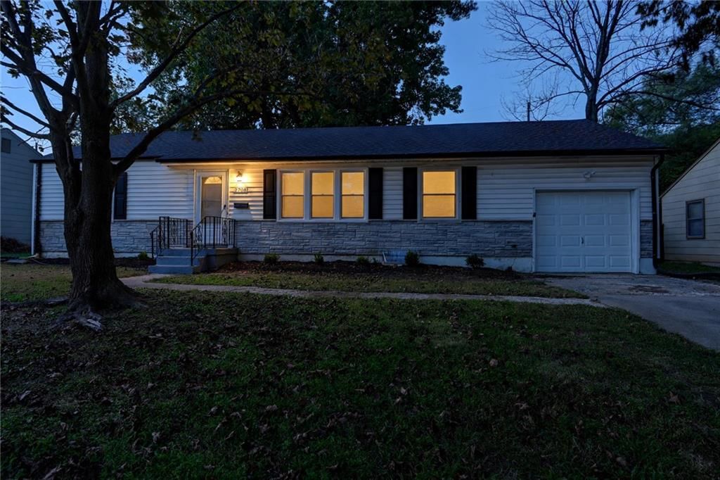 2708 S Glenwood Avenue, Independence, MO: listing photo 2