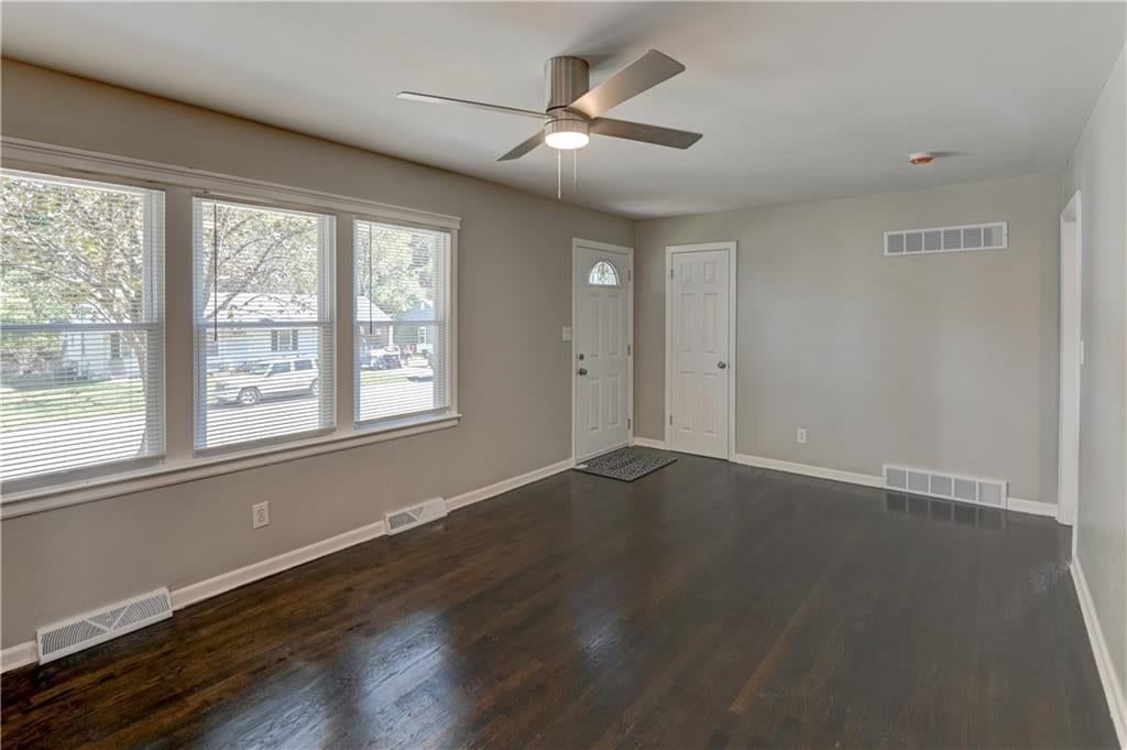 Photo 5 of 43 - 2708 S Glenwood Avenue, Independence, MO 64052