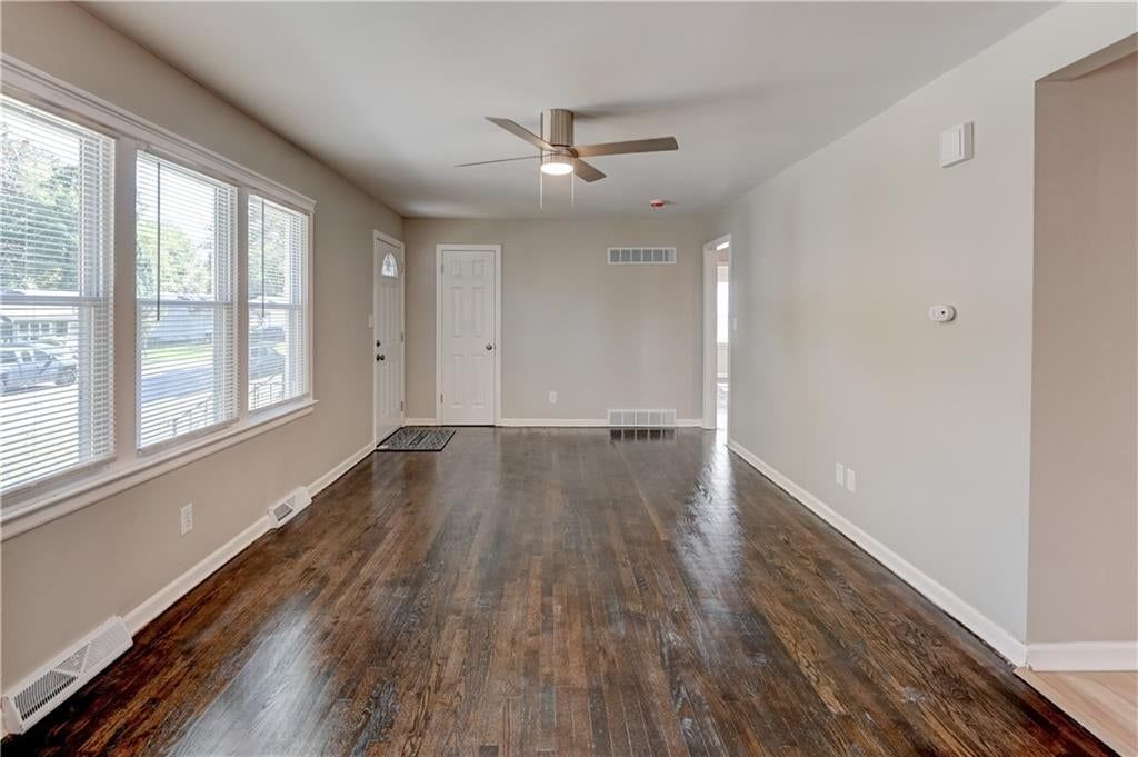 Photo 7 of 43 - 2708 S Glenwood Avenue, Independence, MO 64052