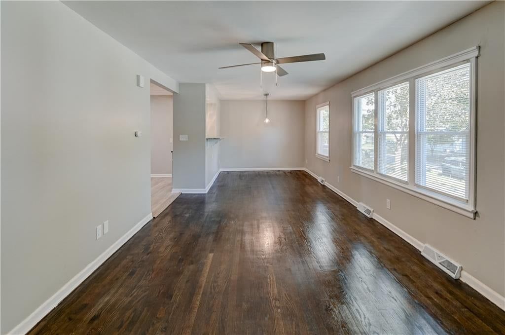 Photo 8 of 43 - 2708 S Glenwood Avenue, Independence, MO 64052