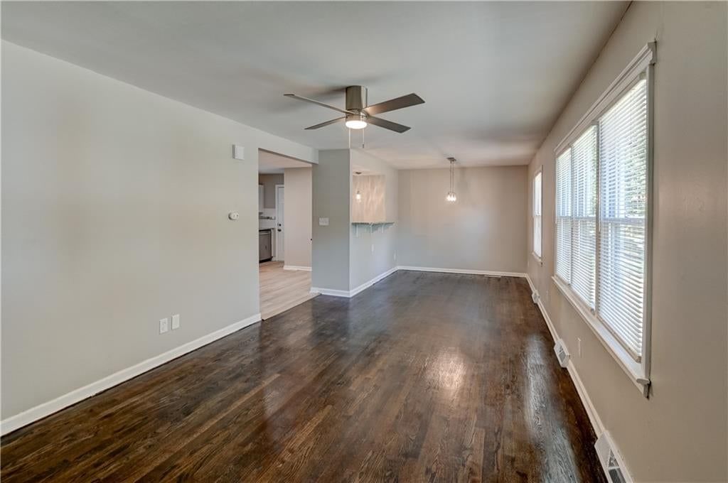 Photo 9 of 43 - 2708 S Glenwood Avenue, Independence, MO 64052