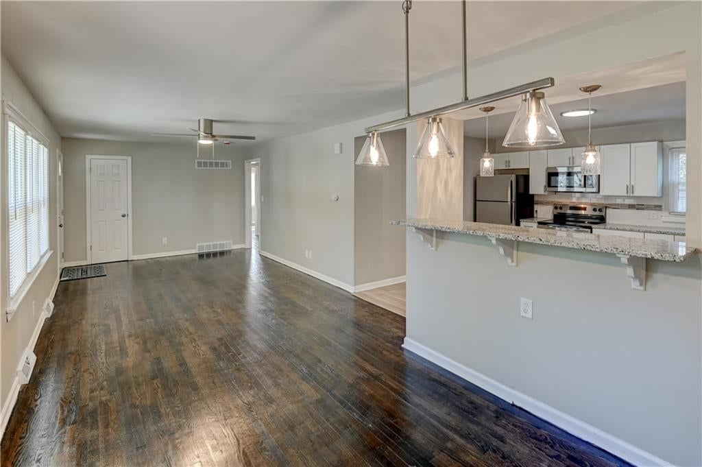 Photo 12 of 43 - 2708 S Glenwood Avenue, Independence, MO 64052