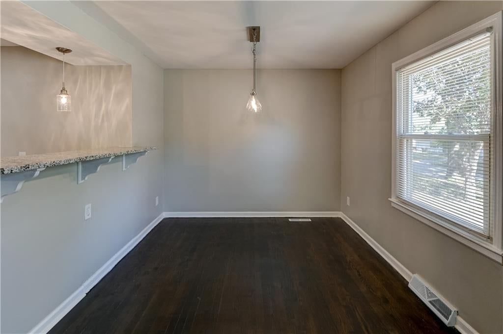 Photo 13 of 43 - 2708 S Glenwood Avenue, Independence, MO 64052
