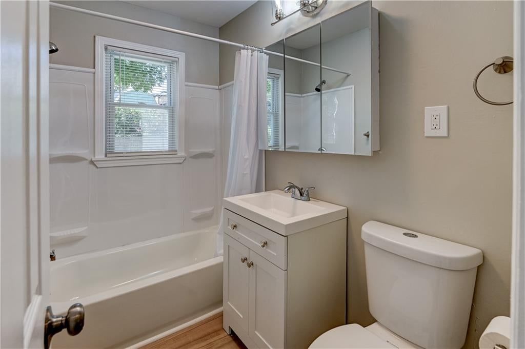 Photo 22 of 43 - 2708 S Glenwood Avenue, Independence, MO 64052