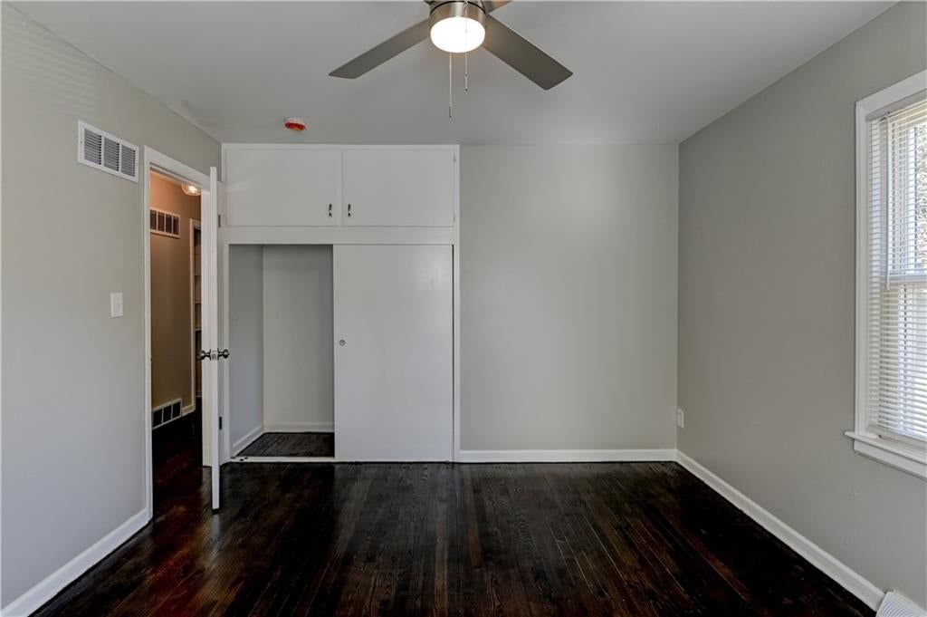 Photo 23 of 43 - 2708 S Glenwood Avenue, Independence, MO 64052