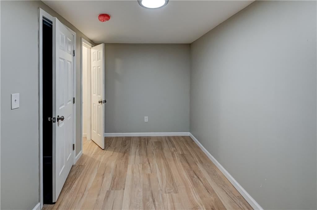 Photo 28 of 43 - 2708 S Glenwood Avenue, Independence, MO 64052