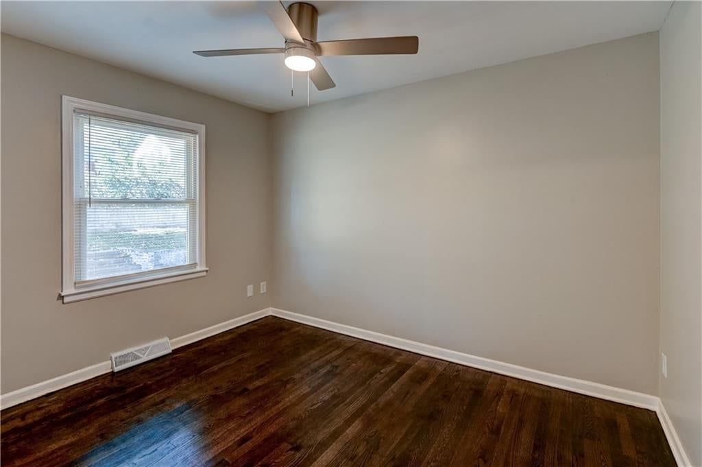 Photo 30 of 43 - 2708 S Glenwood Avenue, Independence, MO 64052