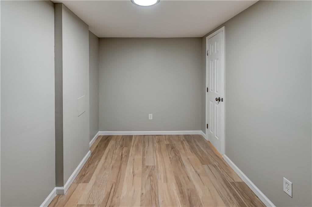 Photo 32 of 43 - 2708 S Glenwood Avenue, Independence, MO 64052