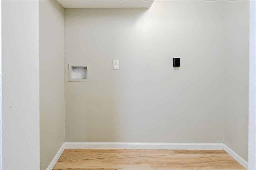 Photo 33 of 43 - 2708 S Glenwood Avenue, Independence, MO 64052