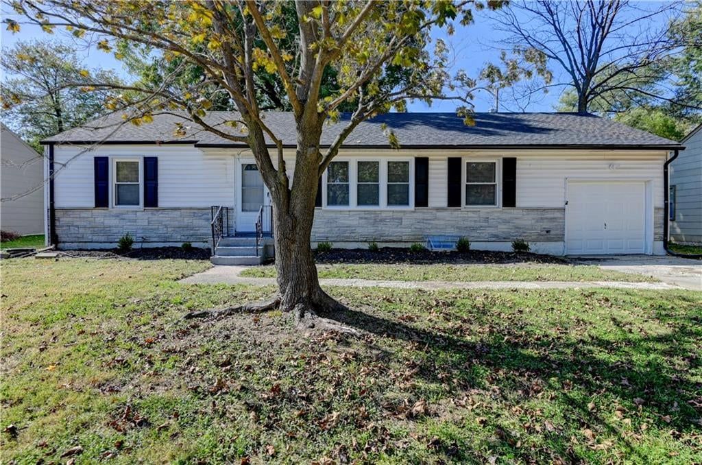 Photo 37 of 43 - 2708 S Glenwood Avenue, Independence, MO 64052