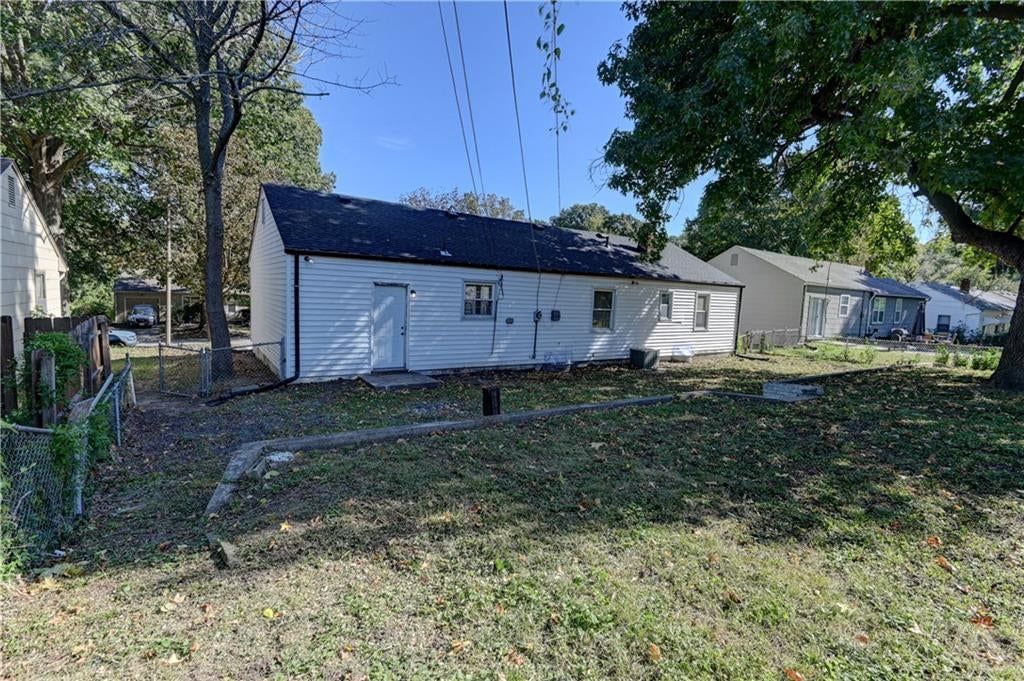 Fenced yard, mature trees and chain-link fence at 2708 S Glenwood Avenue, Independence, MO 64052