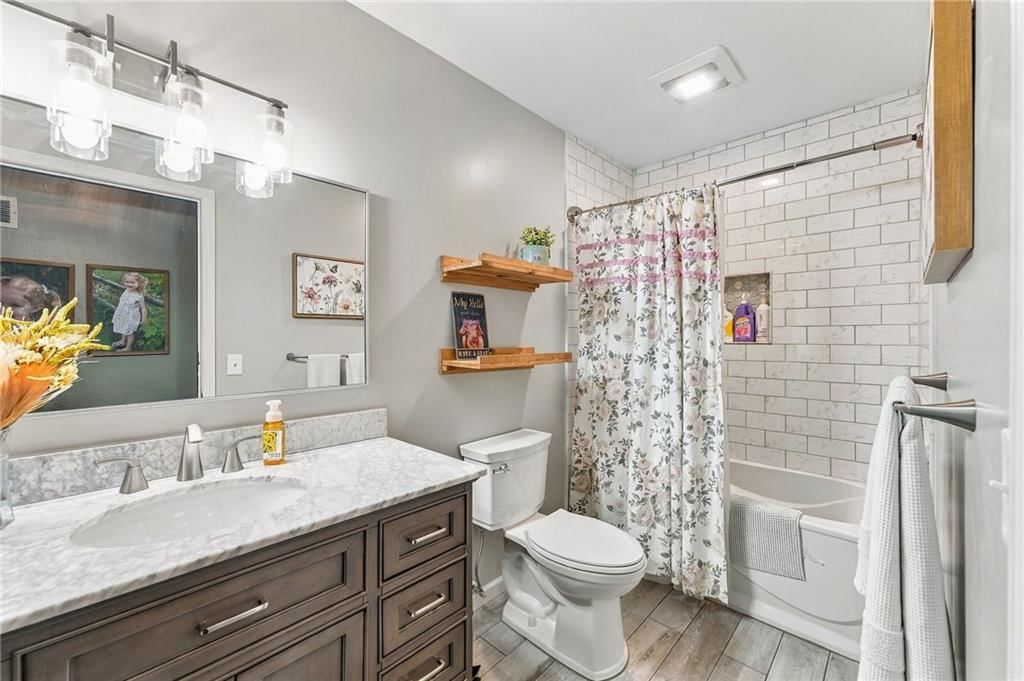 Photo 16 of 28 - 14315 W 65th Street, Shawnee, KS 66216