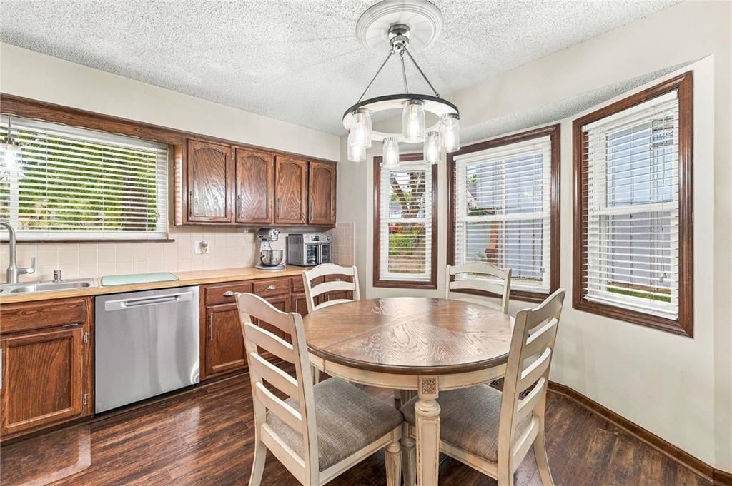 Photo 7 of 28 - 14315 W 65th Street, Shawnee, KS 66216